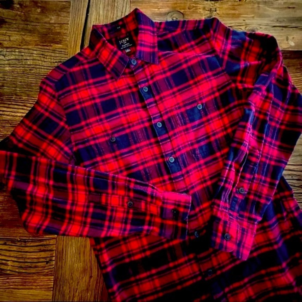 🍁 SALE J. CREW Flannel Shirt in Red & Navy Tartan Plaid